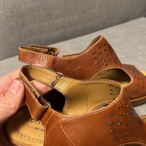 Comfortiva womens cut out leather wedge sandal size 6.5 - Picture 7 of 10